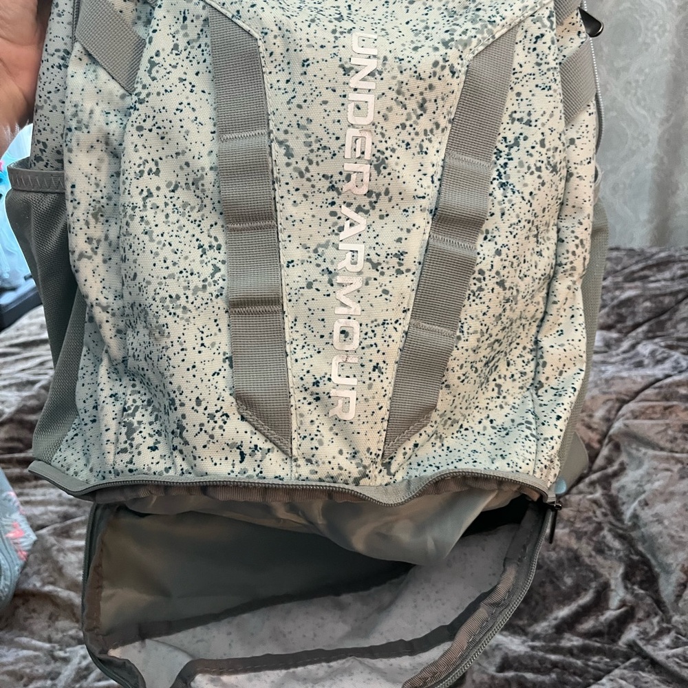 Under Armour Illusion Backpack light green like new